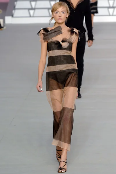 Look 10